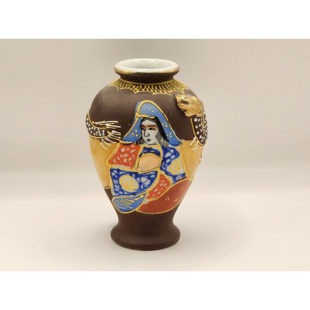 Japan Satsuma Style Mini Bud Vase Geisha Figural Brown Black Gold Gilt 3 in